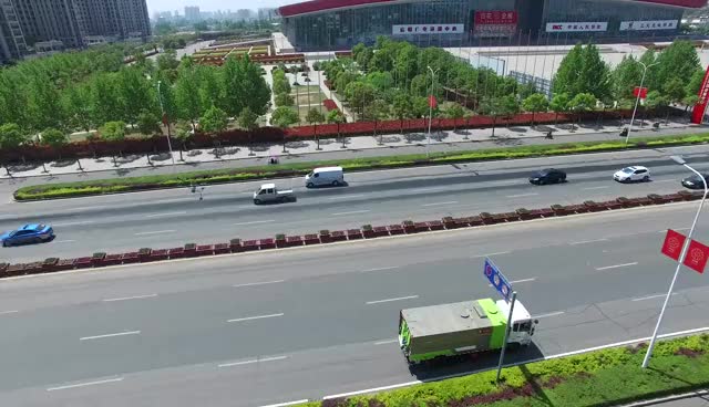 信陽雄獅重工清掃車作業(yè)現(xiàn)場